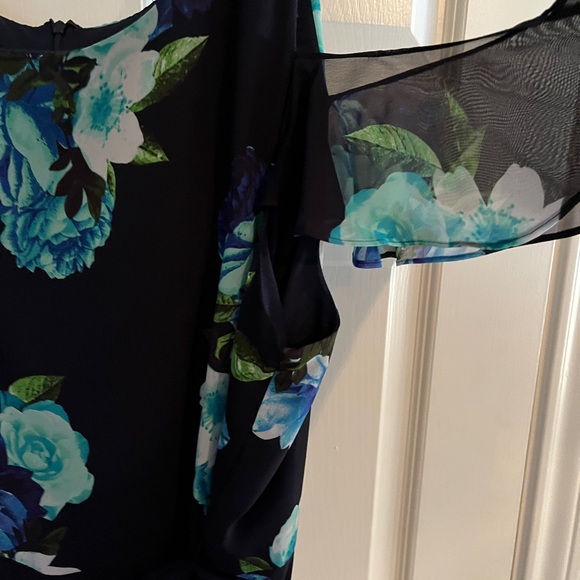 Jessica Howard Cold Shoulder Dress - Picture 4 of 4